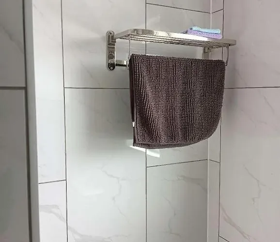 Serviced 3 Bedroom House 펜션 *