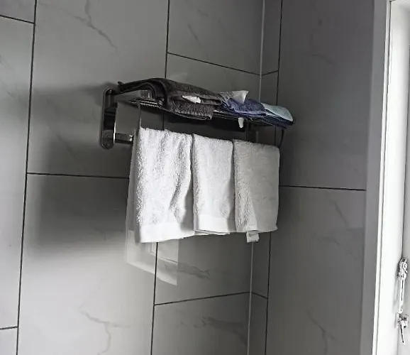 Serviced 3 Bedroom House * 로토루아