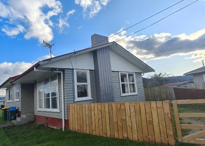 Serviced 3 Bedroom House * 로토루아